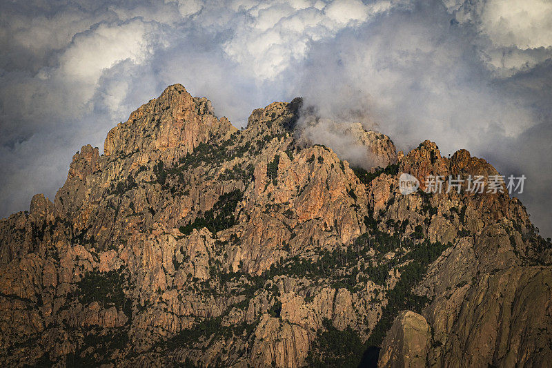 蓬塔塔福纳塔迪帕利里山和蓬塔阿拉卡莱在巴韦拉上校， 巴韦拉马西夫， 巴韦拉针 （巴韦拉针）， 科西嘉岛， 法国